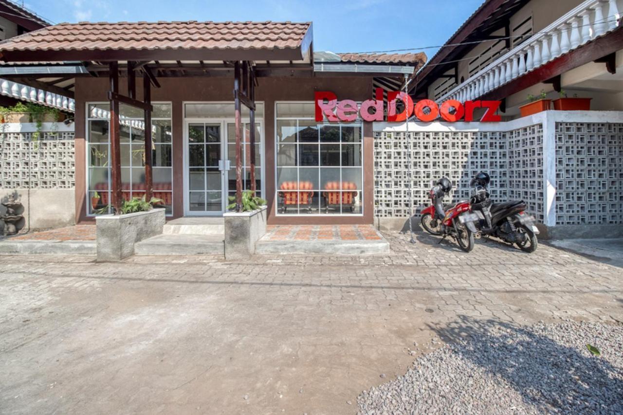 Hotel Reddoorz Near Malioboro Tugu Station Jogja 2 Yogyakarta Exterior foto