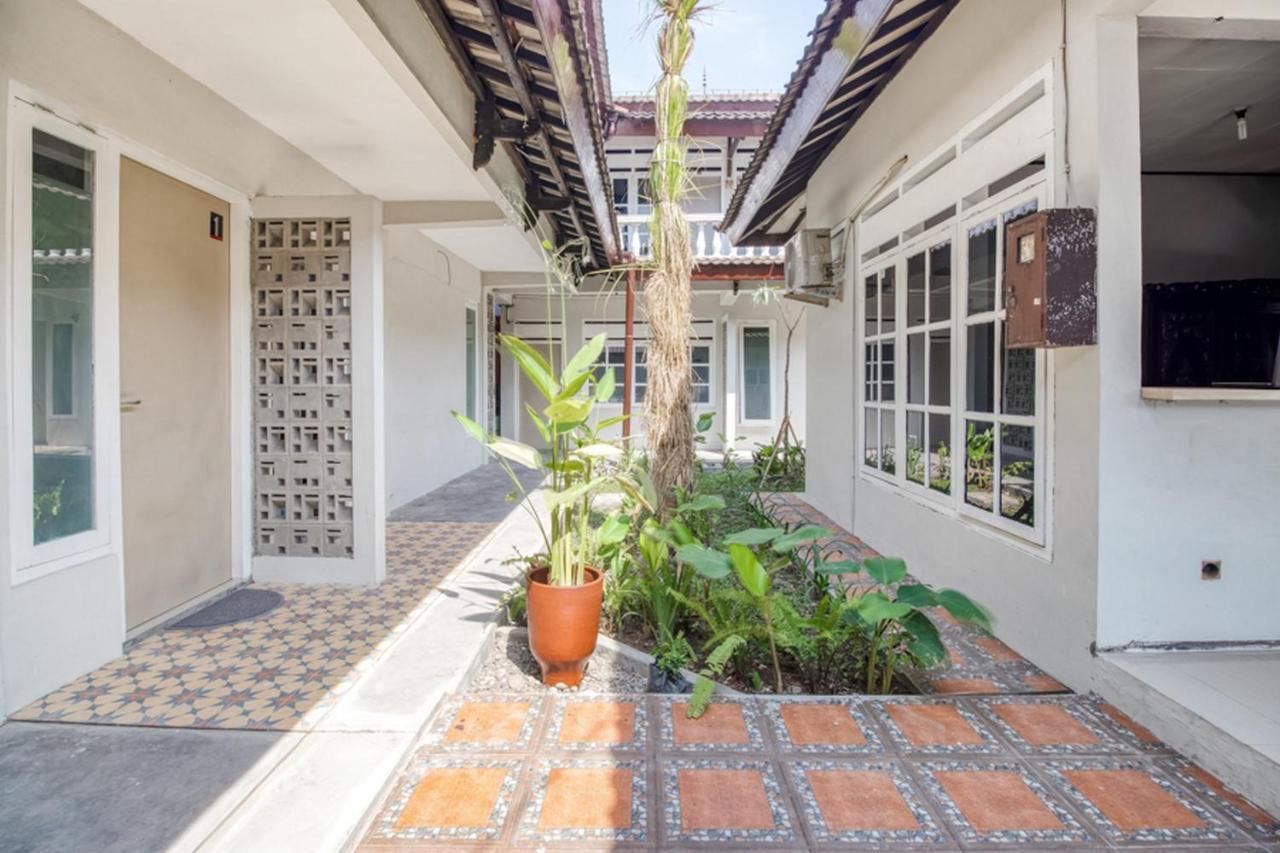 Hotel Reddoorz Near Malioboro Tugu Station Jogja 2 Yogyakarta Exterior foto