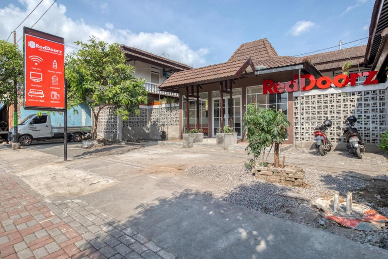 Hotel Reddoorz Near Malioboro Tugu Station Jogja 2 Yogyakarta Exterior foto